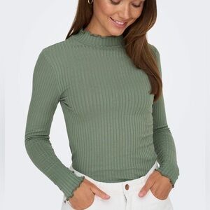 *3 for $12 NWT Ribbed Lettuce-Edge Mock Neck Sweater Top size M SAGE GREEN